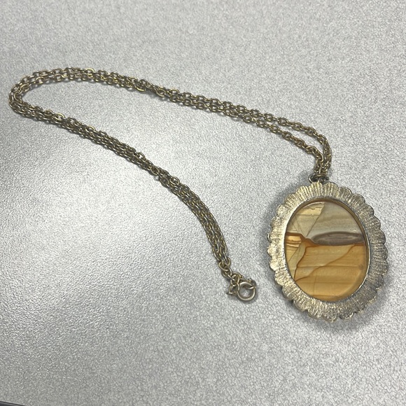 Stone necklace - Picture 2 of 2